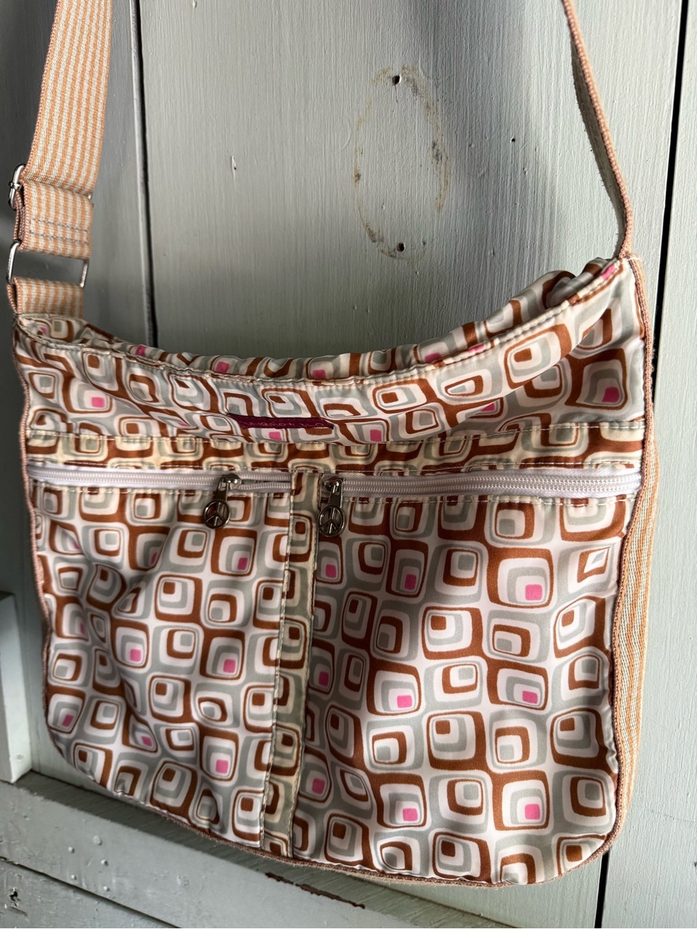 Y2K early 2000’s geometric crossbody bag